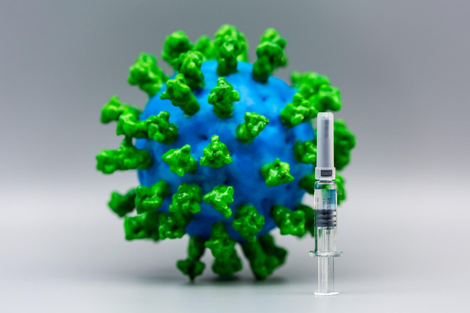 Virus y jeringa