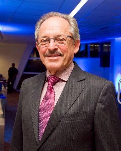 Dr. Elias Knobel