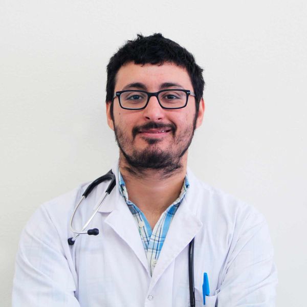 Asist. Dr. Leonardo Oliva